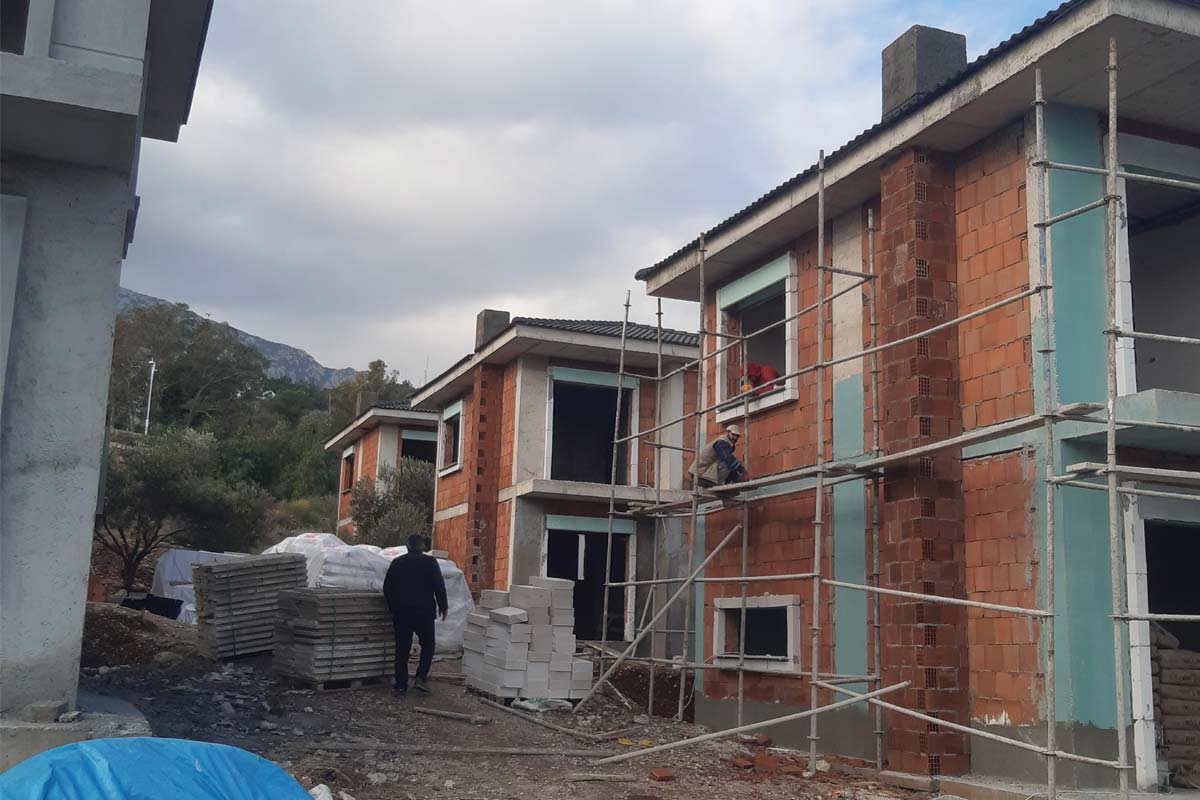 Kaba inşaat tamamlanmış villa dış cephesi – Karaburun