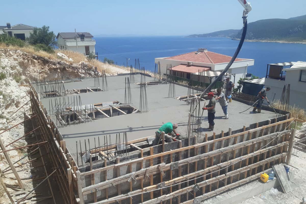 Bitişik nizam villaların zemin kat beton uygulaması
